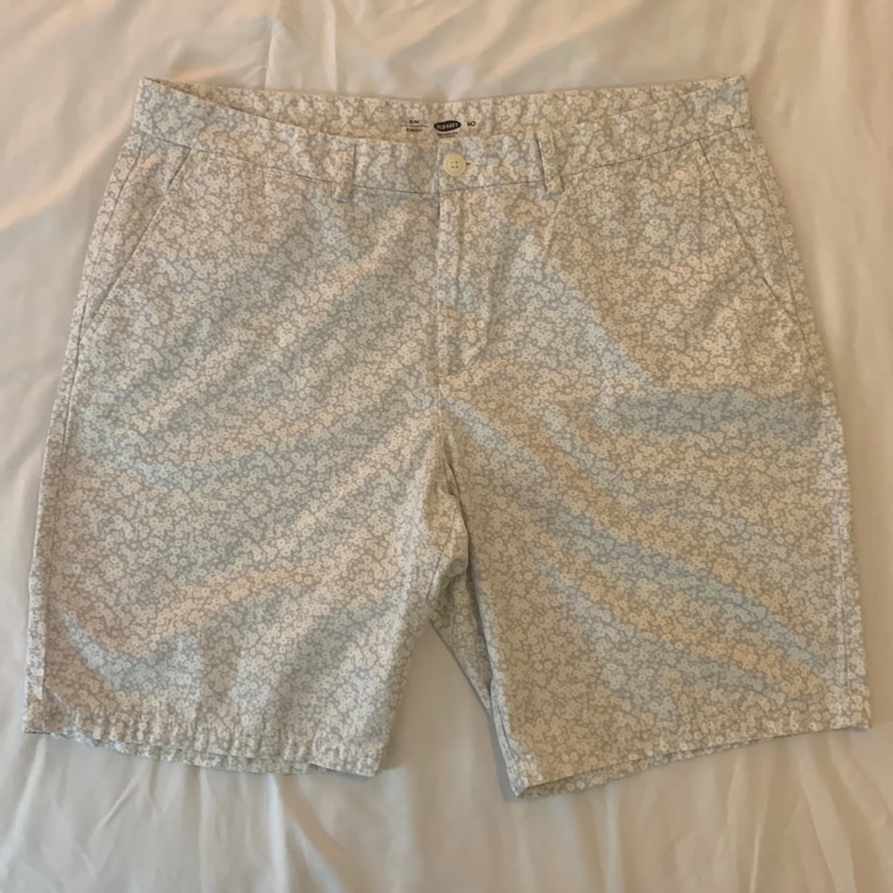 Gently Used Old Navy flat front flower print shorts Men’s waist size 40